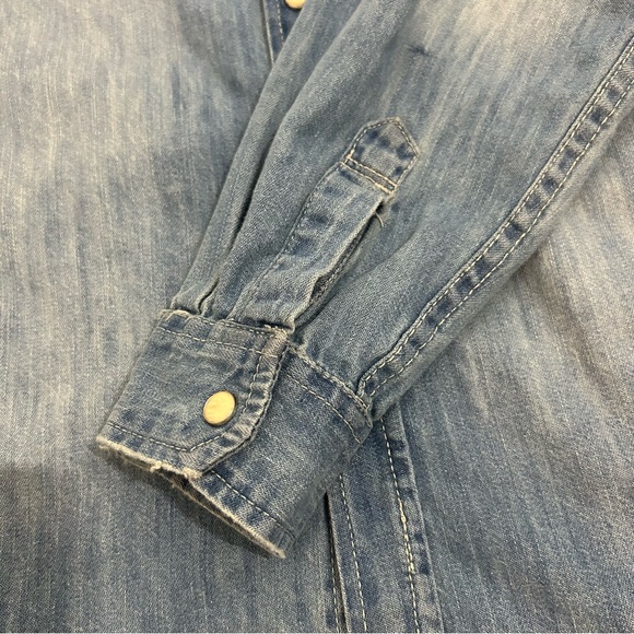 Lucky Brand Women’s Blue Chambray Distressed Button Down Shirt, Size Medium - Picture 5 of 15